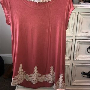 Cutest lace all the way around the back too✨